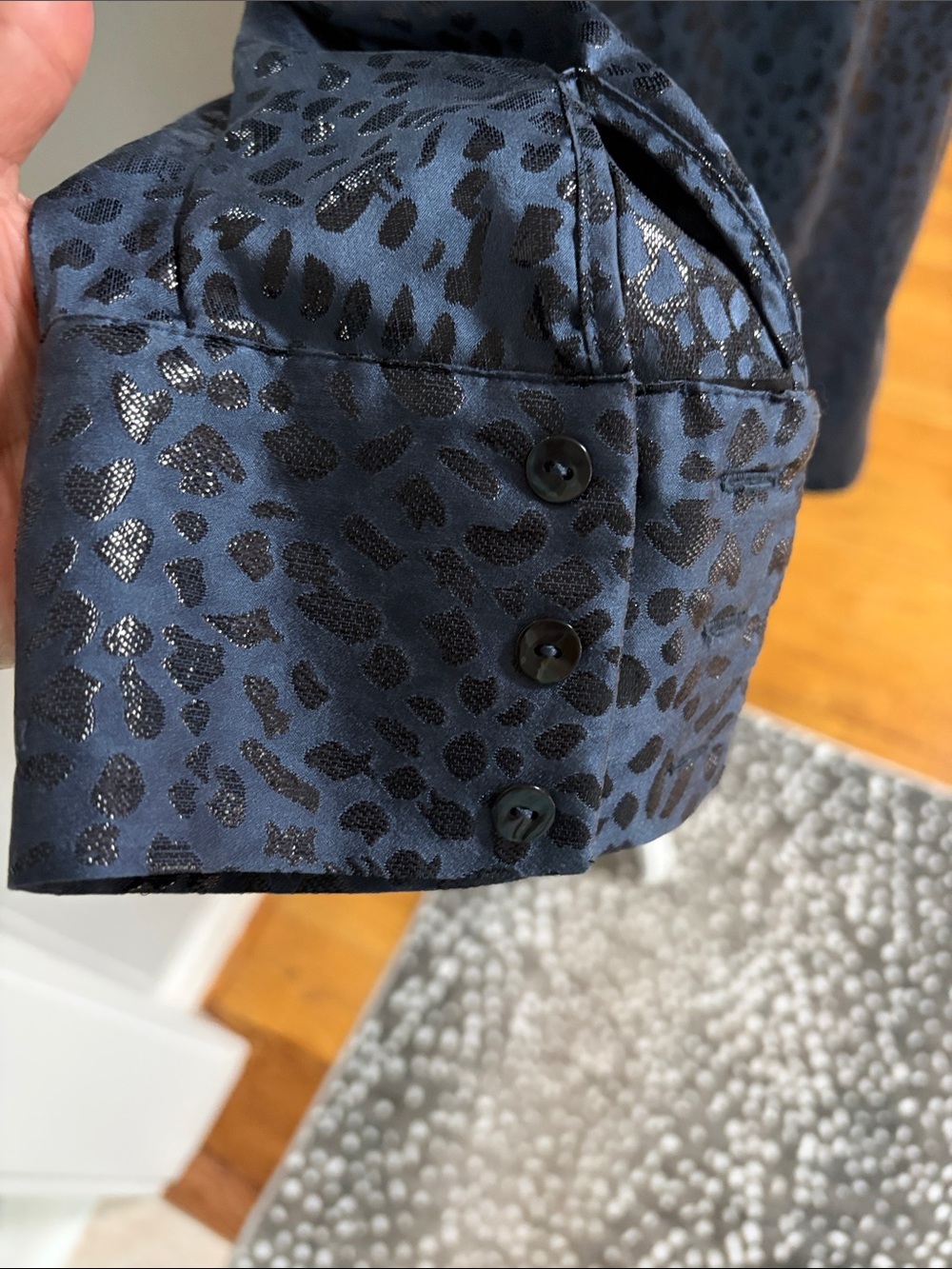 Chico’s Silk Blend Blue Black Leopard Print Button‎ Up Tunic Blouse Shirt Sz 1 - Picture 6 of 13